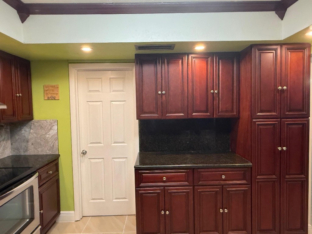 PASADENA LAKES - Residential