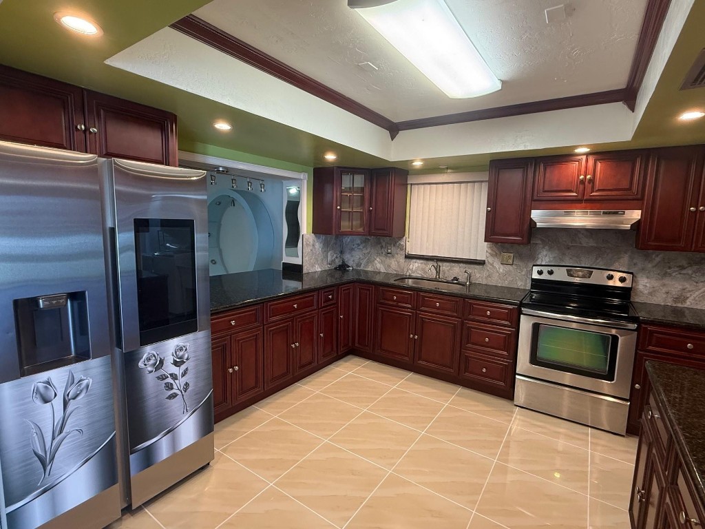 PASADENA LAKES - Residential