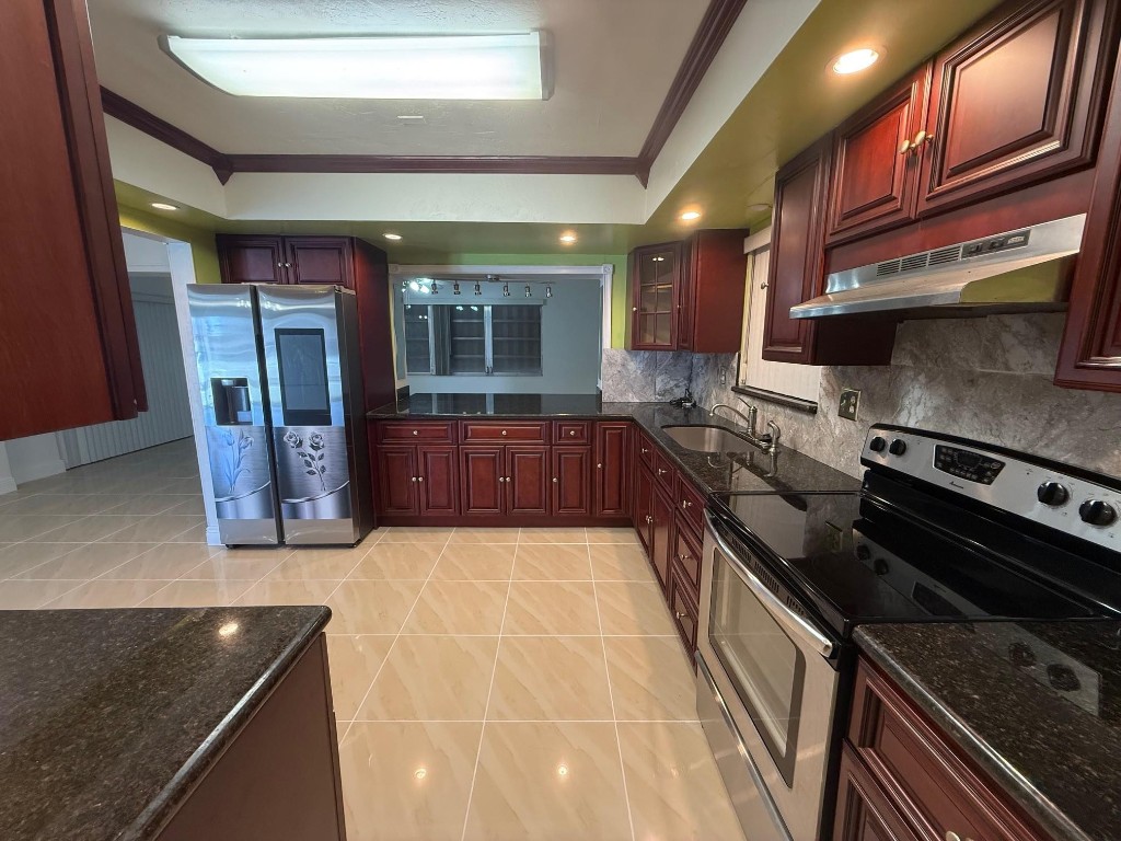 PASADENA LAKES - Residential