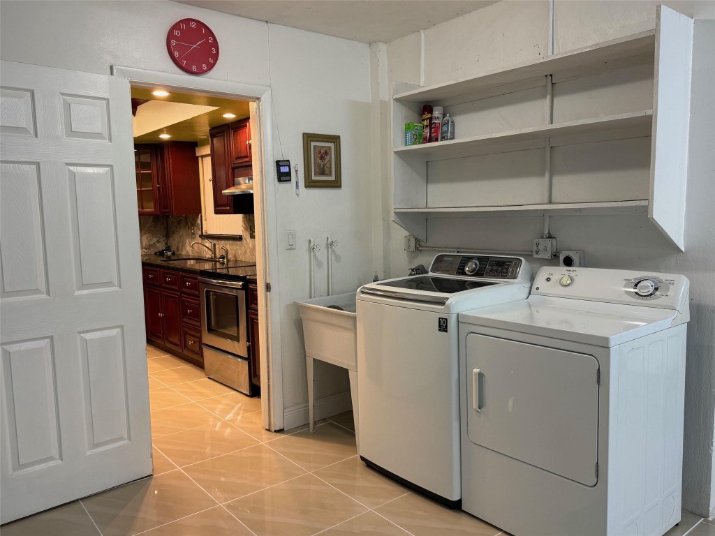 PASADENA LAKES - Residential