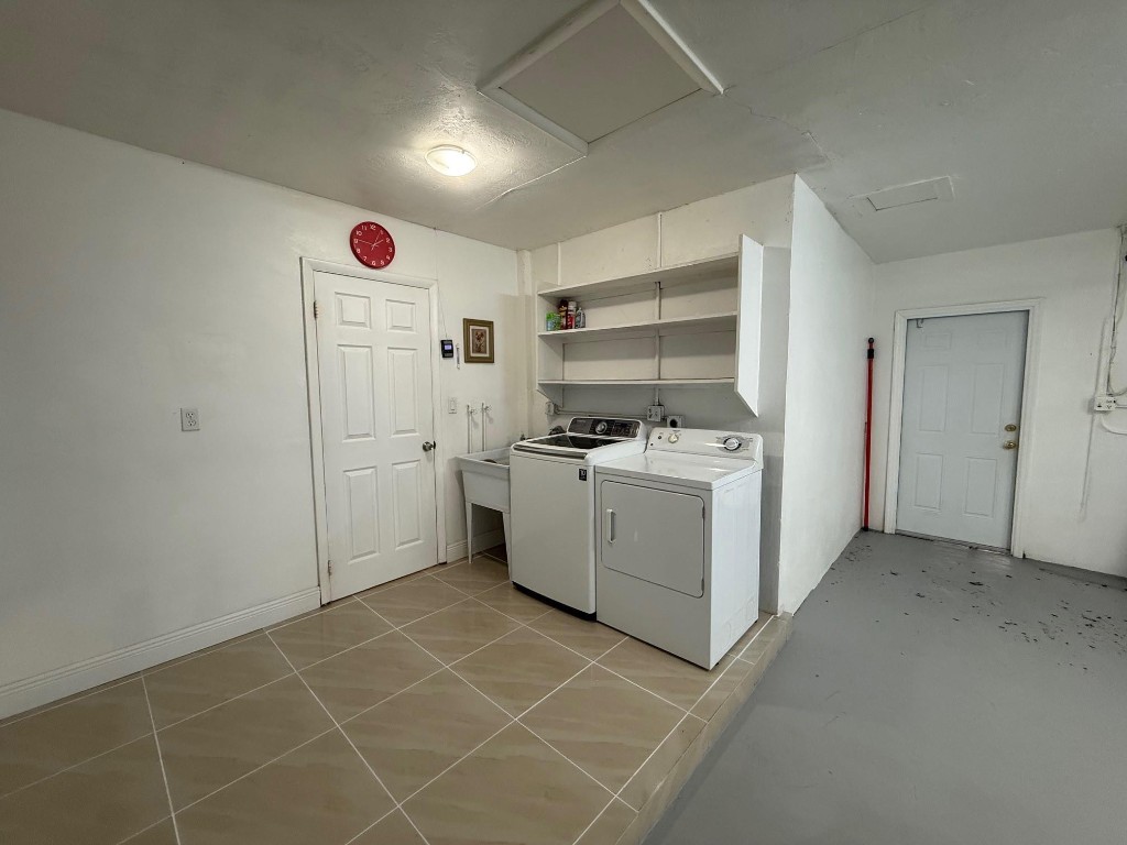 PASADENA LAKES - Residential