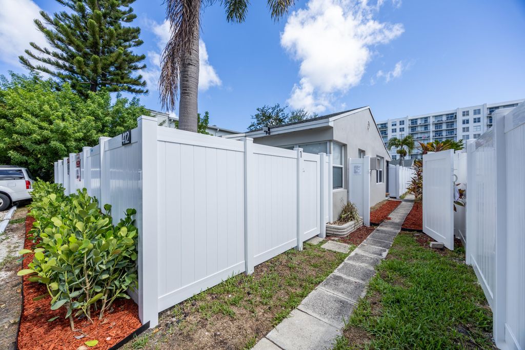 Photo of 412 SE 16th Street #3, Fort Lauderdale, FL 33316 (MLS # B26035923)