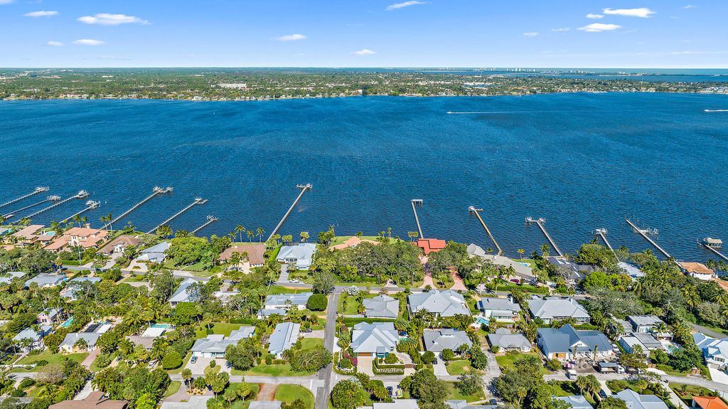 Photo of 111 SE Cortez Avenue, Stuart, FL 34994 (MLS # R10865443)