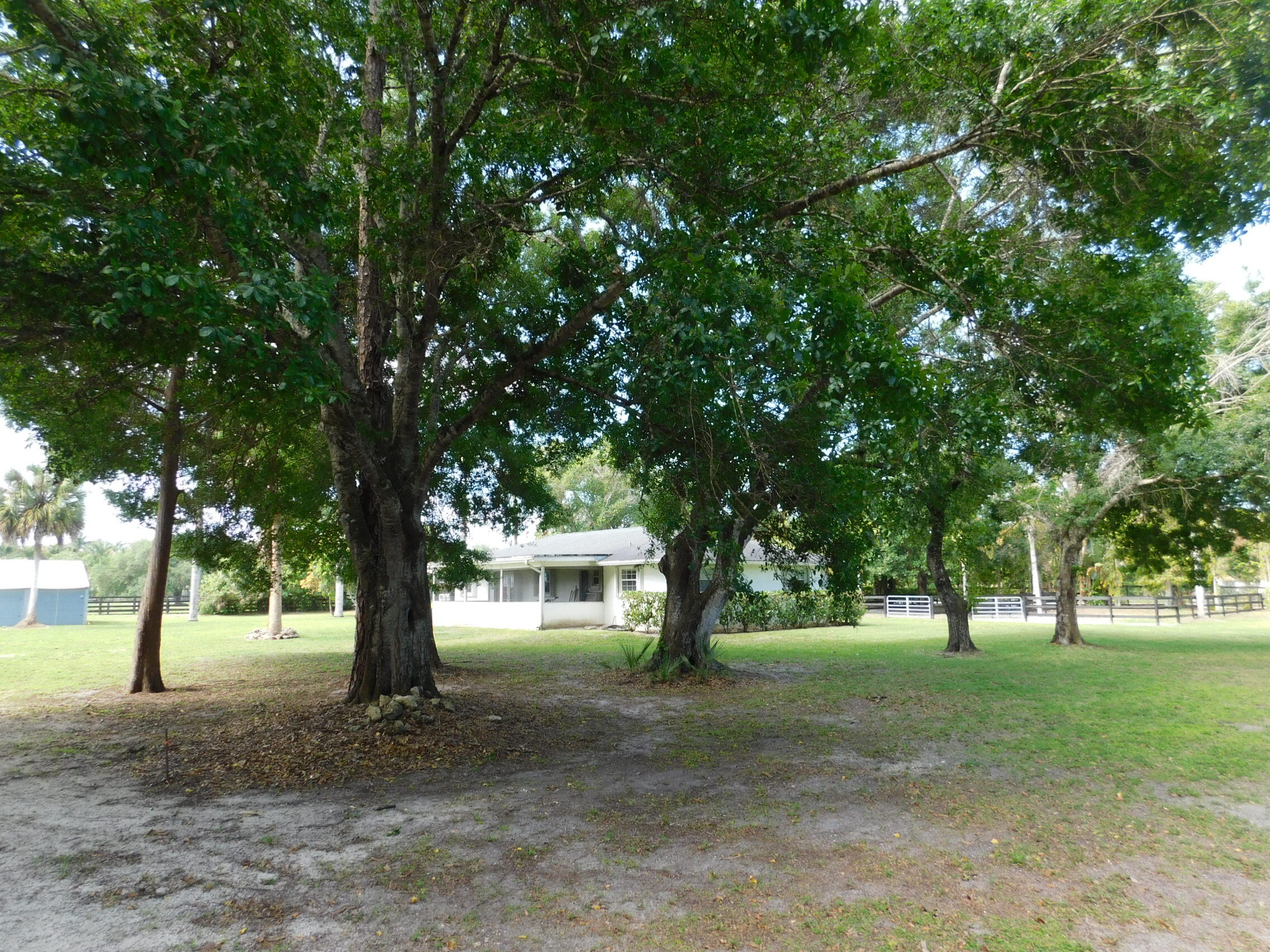 LOXAHATCHEE GROVES - Residential