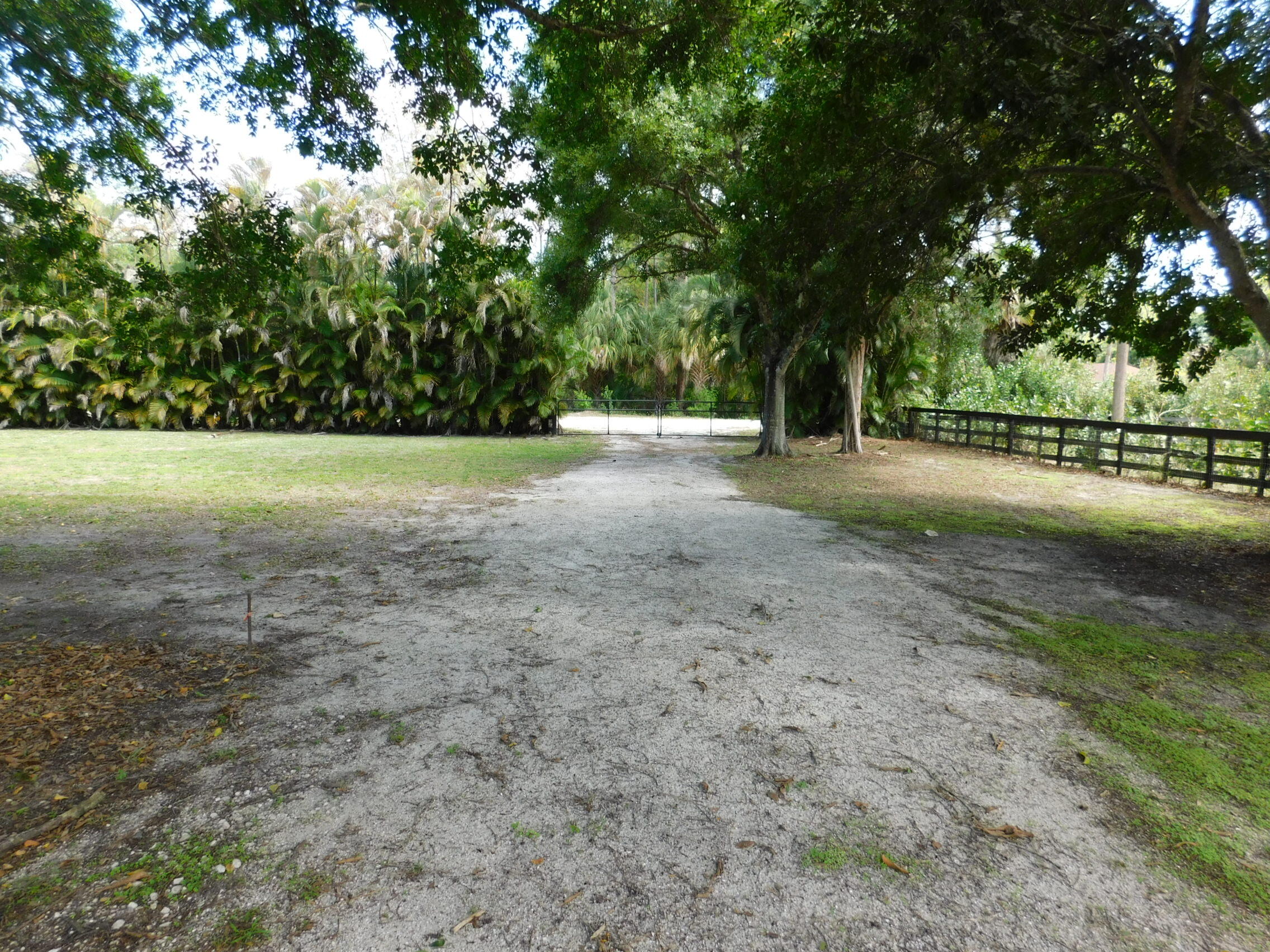 LOXAHATCHEE GROVES - Residential