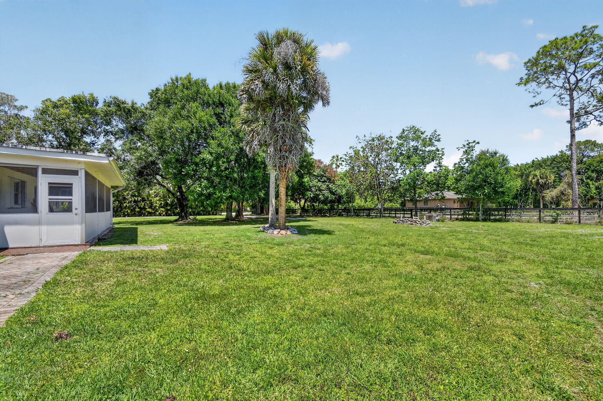 LOXAHATCHEE GROVES - Residential