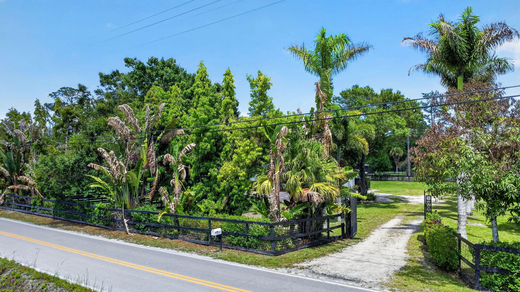 LOXAHATCHEE GROVES - Residential