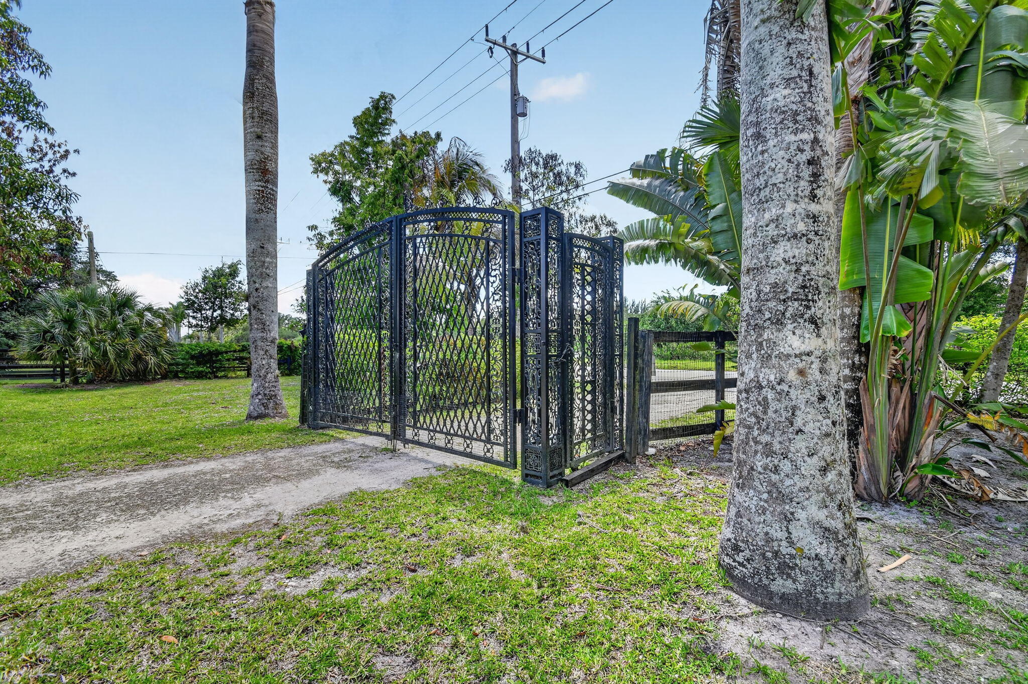 LOXAHATCHEE GROVES - Residential
