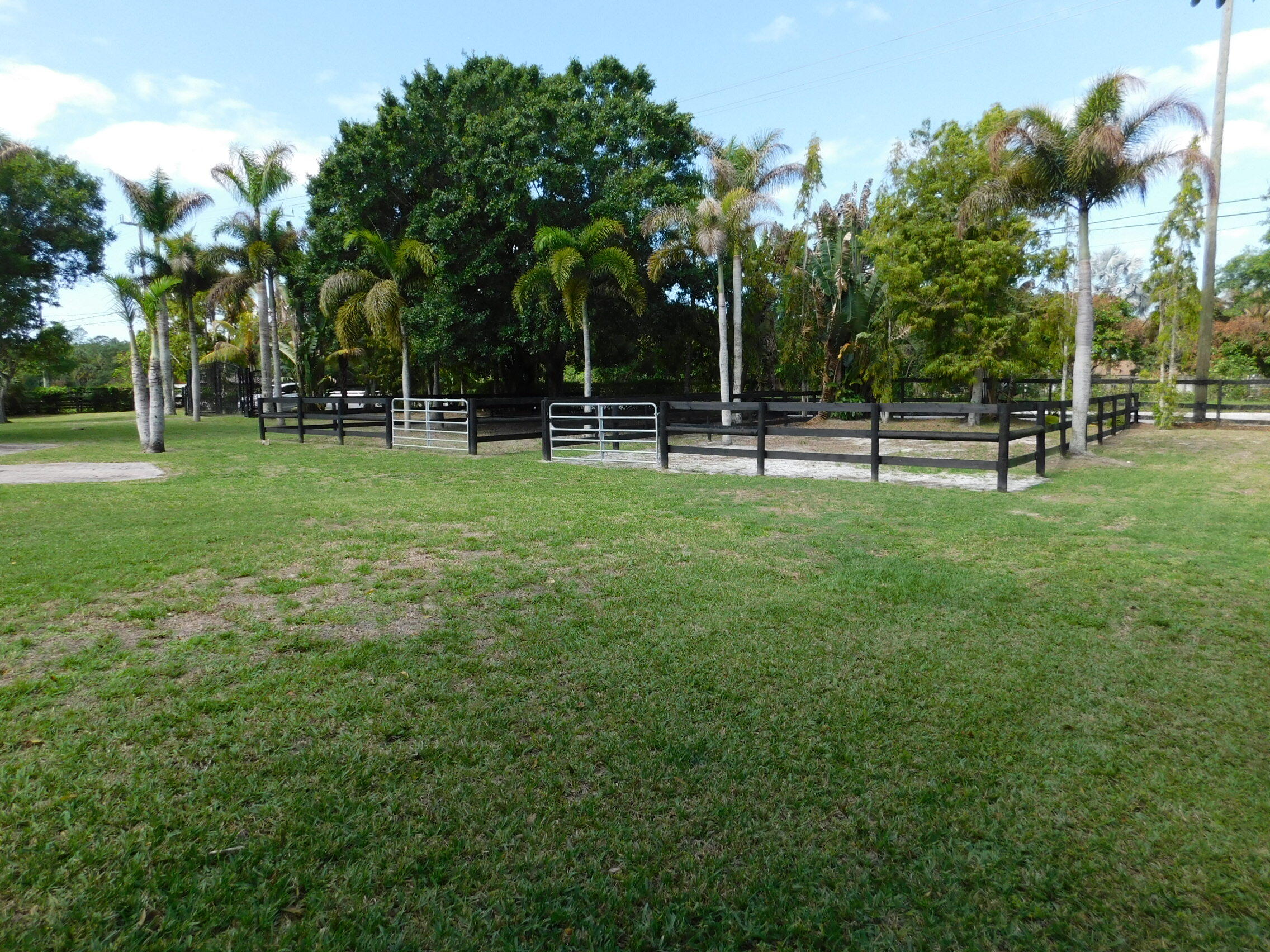 LOXAHATCHEE GROVES - Residential