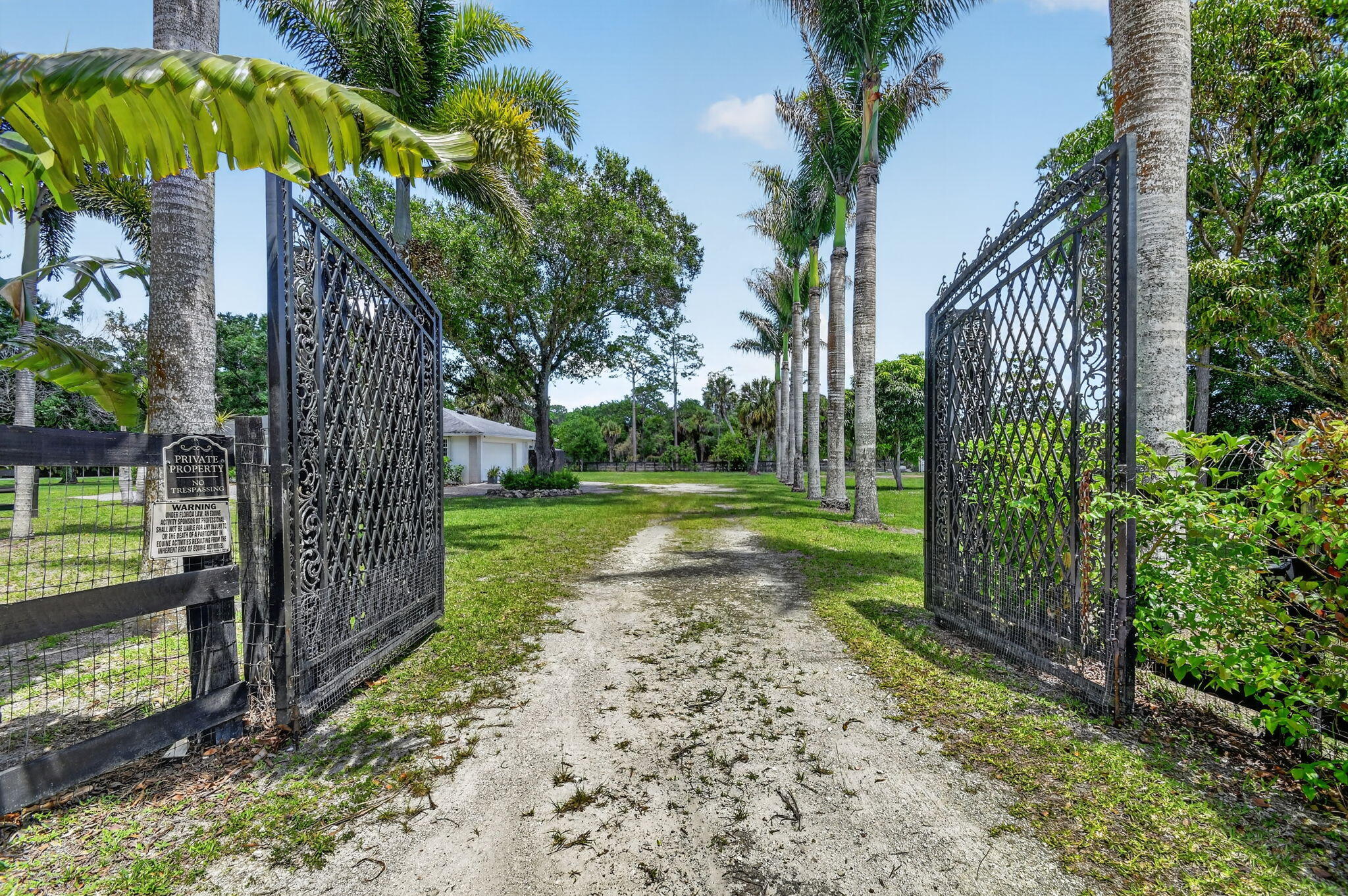 LOXAHATCHEE GROVES - Residential