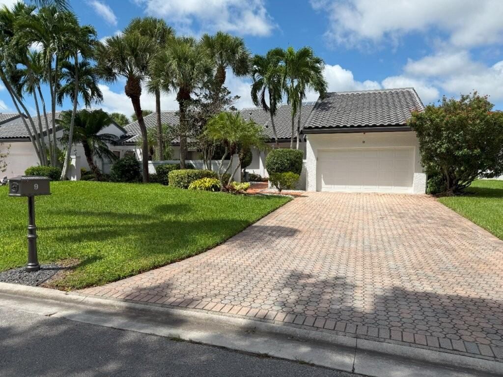 Photo of 9 Windsor Lane, Boynton Beach, FL 33436 (MLS # R11147387)