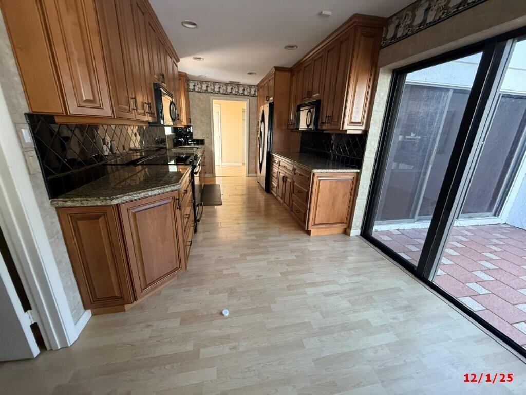 WINDSOR AT HUNTERS CONDO - Residential