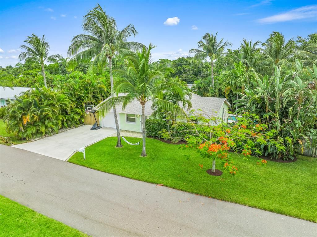 Photo of 213 River Terrace Drive Dr, Jupiter, FL 33469 (MLS # R10811039)