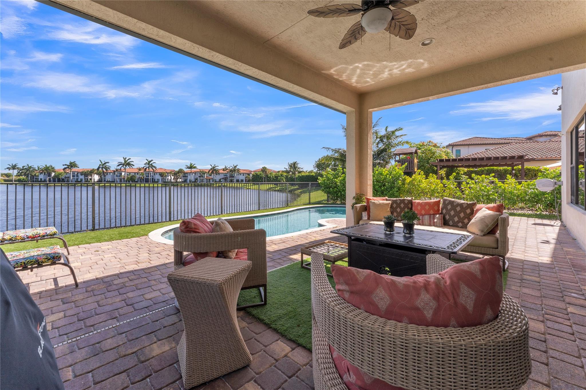 Pembroke Lakes South 119- - Residential