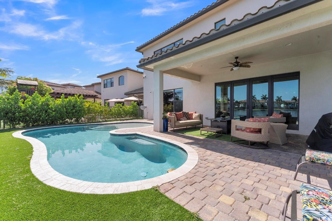 Pembroke Lakes South 119- - Residential