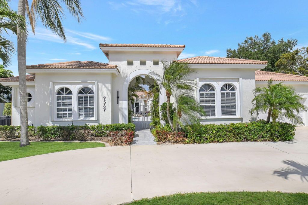 Photo of 9569 Calliandra Drive, Boynton Beach, FL 33436 (MLS # R11078842)