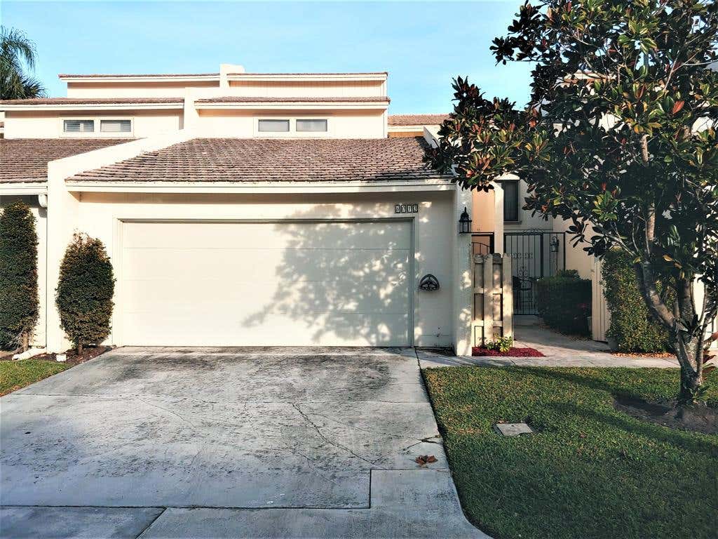 Photo of 6013 Edgemere Court, Palm Beach Gardens, FL 33410 (MLS # R10690888)