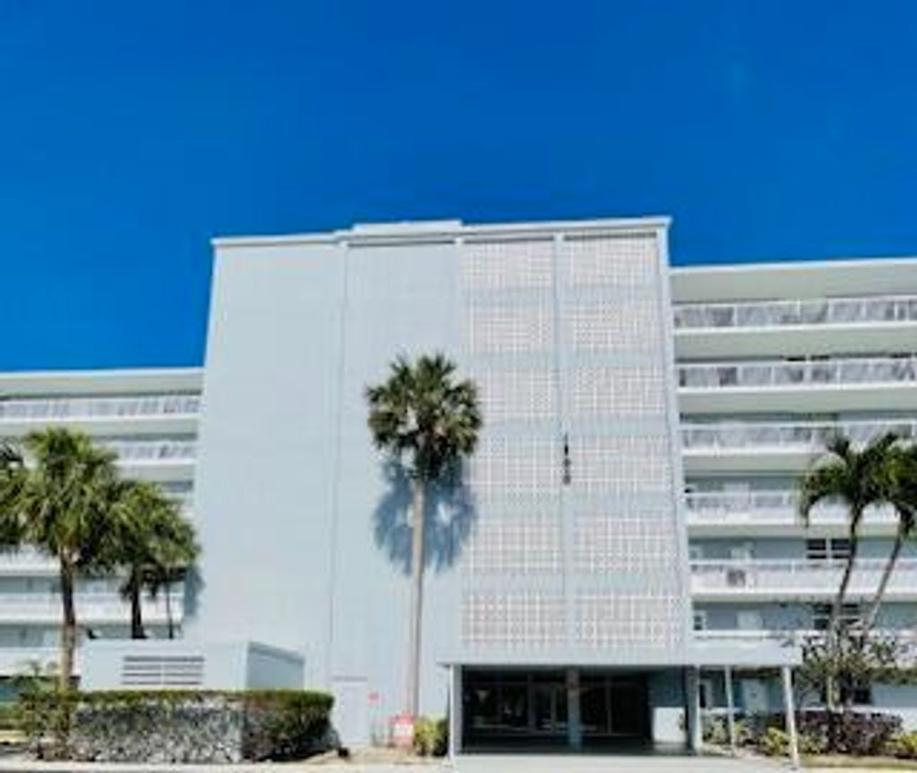 Photo of 5500 NW 2nd 319 Avenue #319, Boca Raton, FL 33487 (MLS # R11093147)