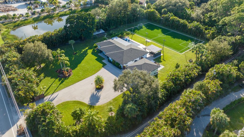 Photo of 7647 Lawrence Road, Boynton Beach, FL 33436 (MLS # R11115410)