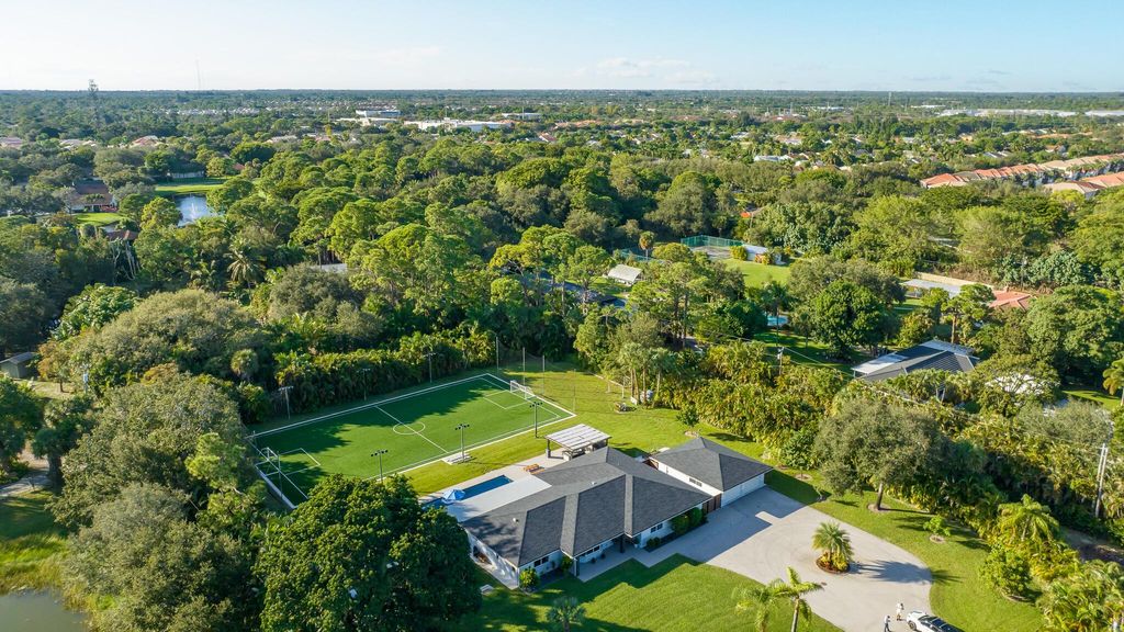 Photo of 7647 Lawrence Road, Boynton Beach, FL 33436 (MLS # R11115410)