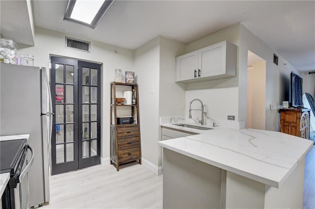 Photo of 1003 Villa Circle #1003, Boynton Beach, FL 33435 (MLS # R11021628)