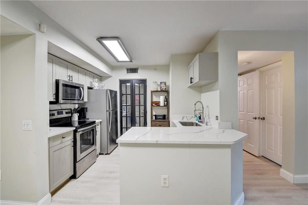 Photo of 1003 Villa Circle #1003, Boynton Beach, FL 33435 (MLS # R11021628)