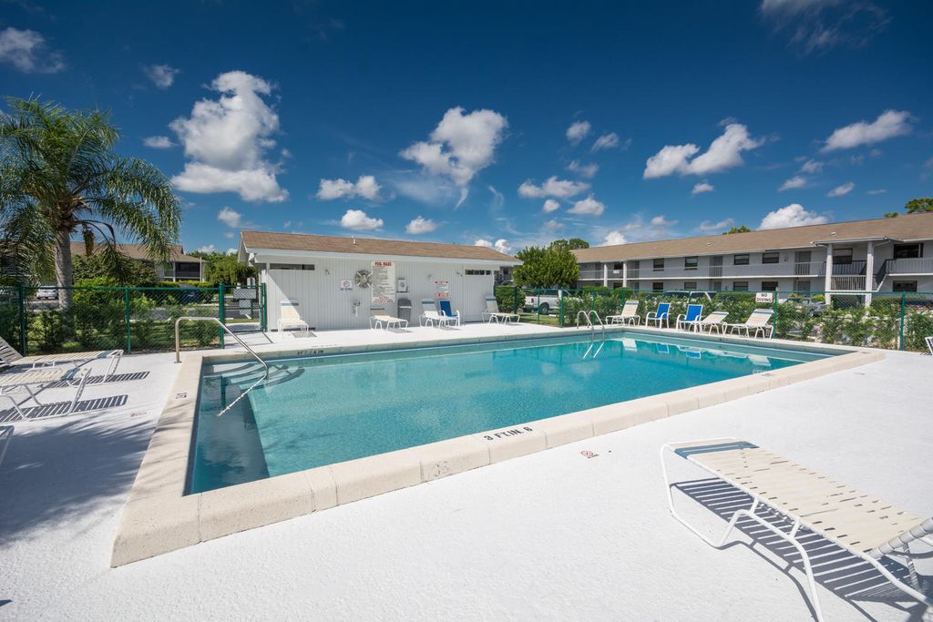 Photo of 1200 SE Parkview Place #F-1, Stuart, FL 34994 (MLS # R10877870)