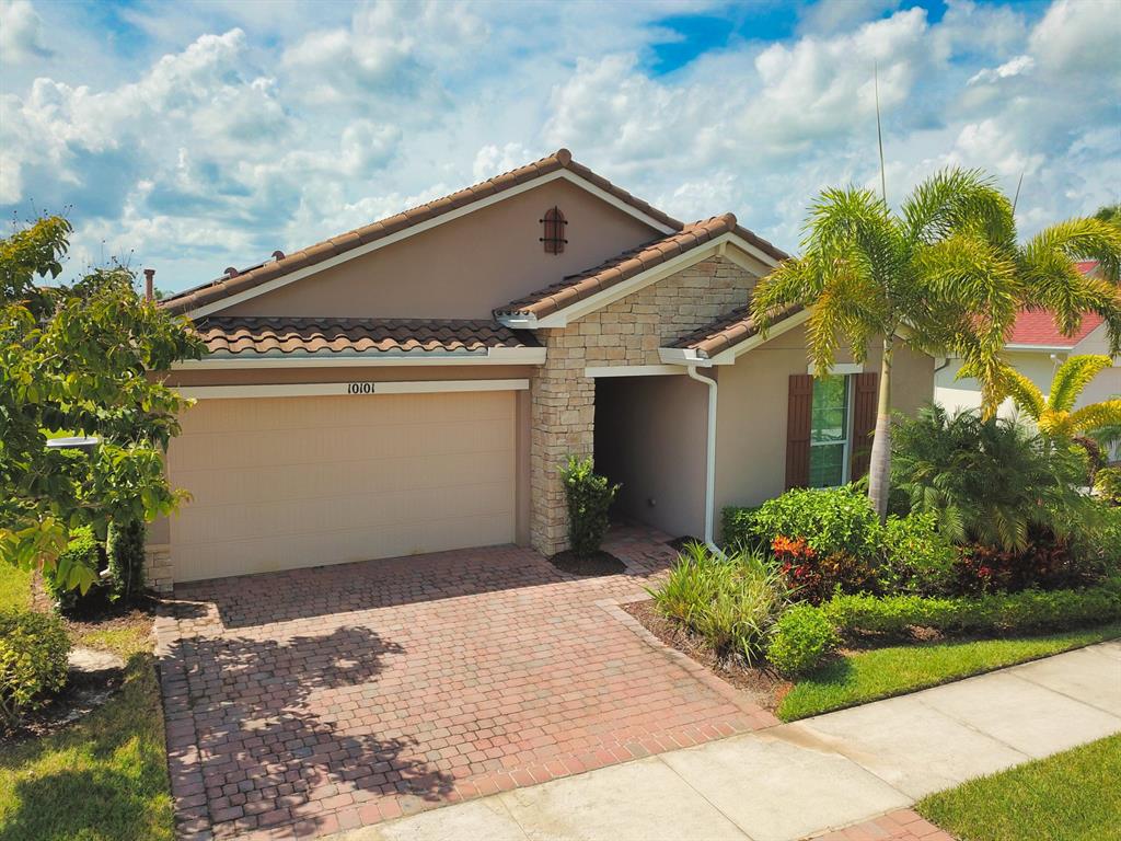 Photo of 10101 SW Fernwood Avenue, Port Saint Lucie, FL 34987 (MLS # R10751034)