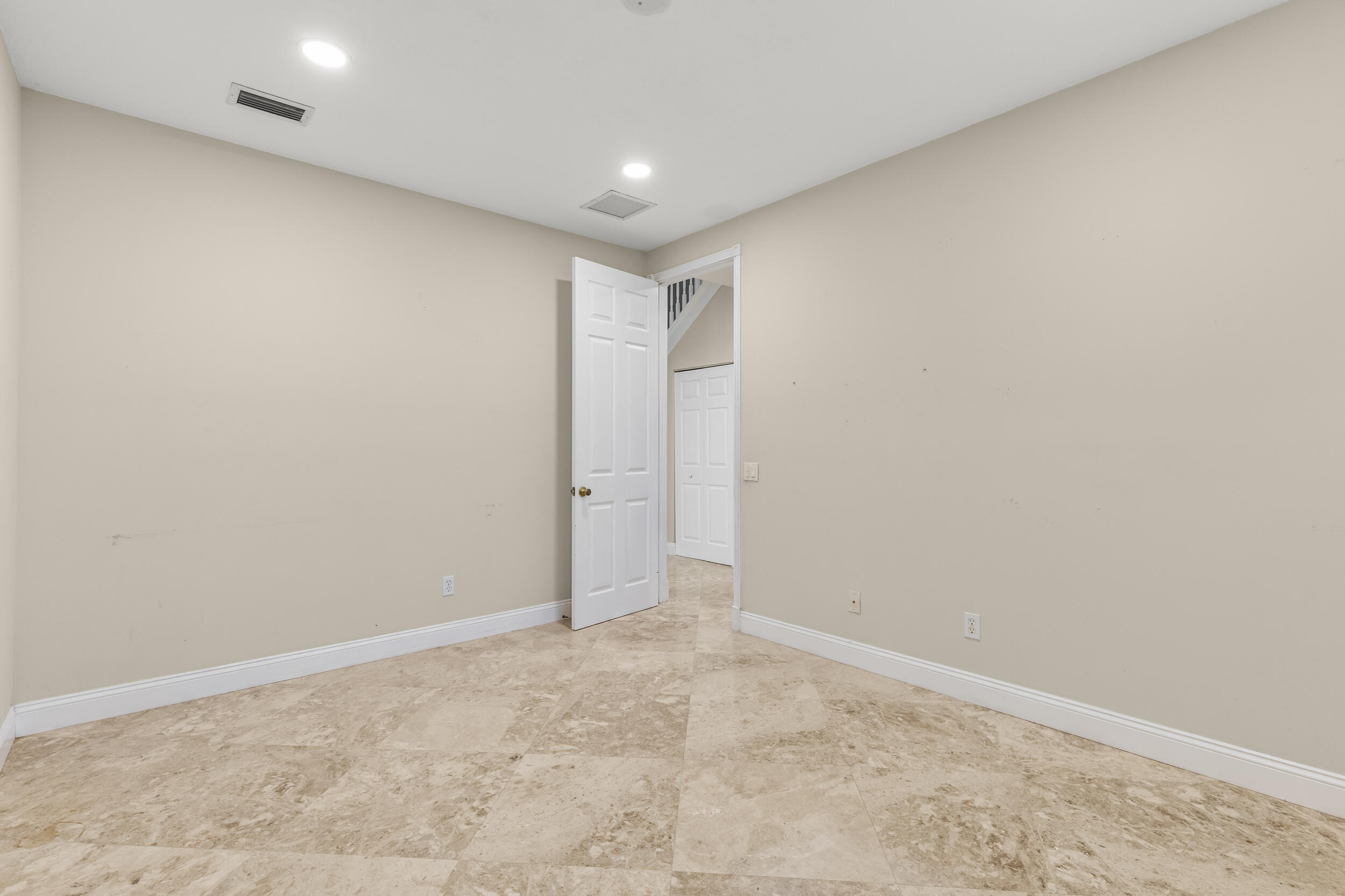 VALENCIA POINTE 1 - Residential