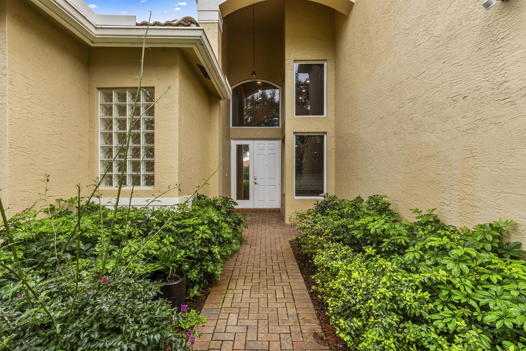 Photo of 6966 Great Falls Circle, Boynton Beach, FL 33437 (MLS # R11160447)
