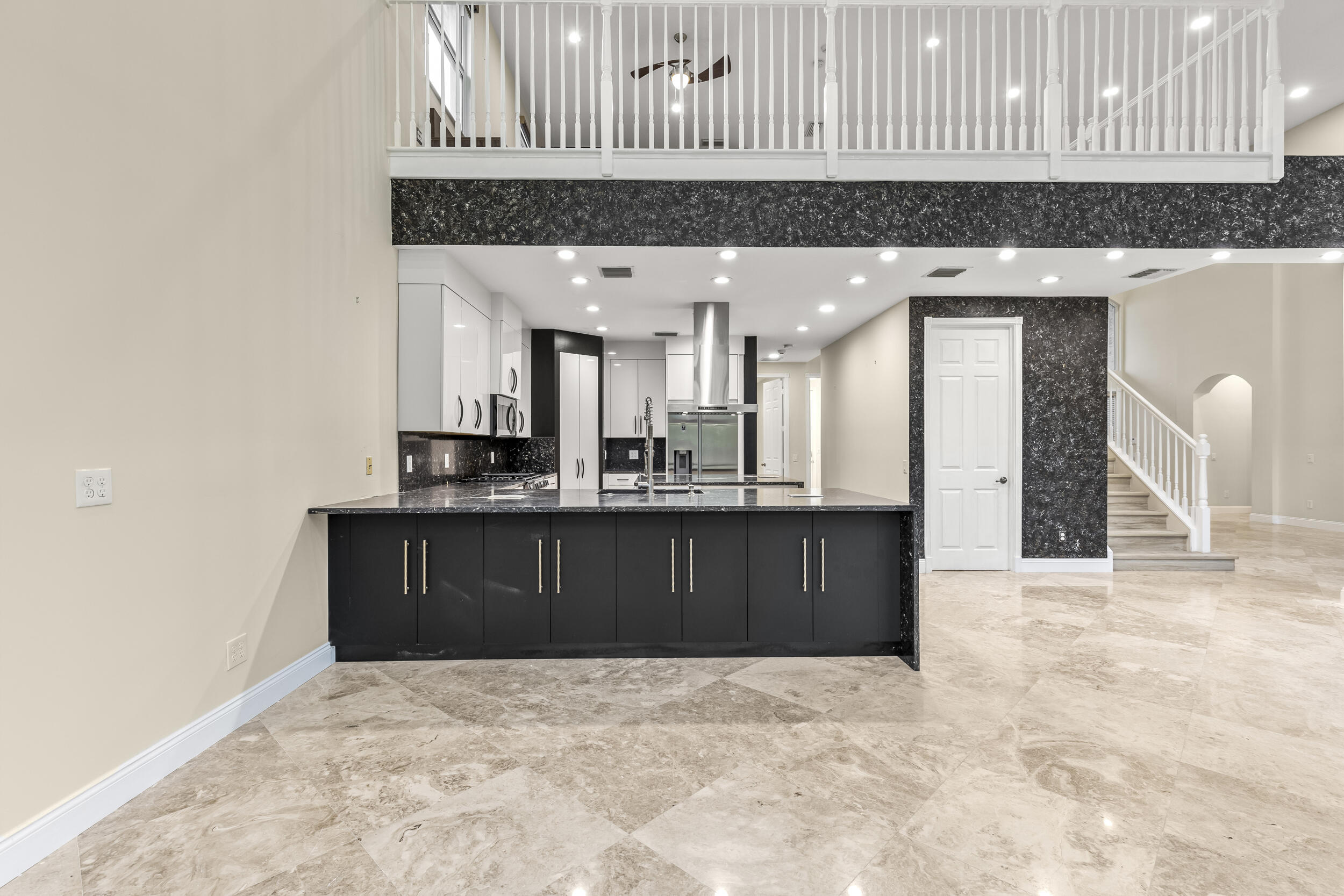 VALENCIA POINTE 1 - Residential