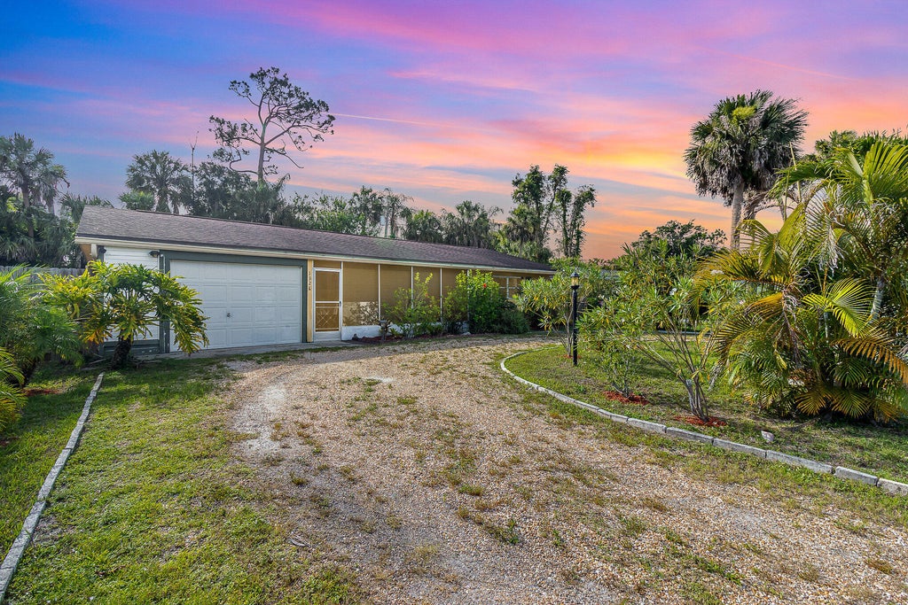 Photo of 1326 44th Avenue, Vero Beach, FL 32966 (MLS # R11101111)
