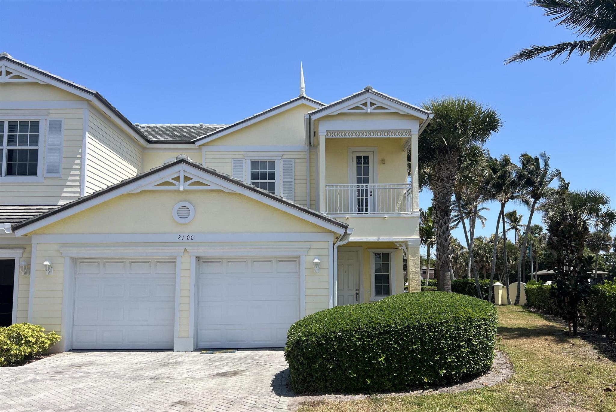 Annual rental. Ocean and River views. Completely renovated with LVP flooring throughout, granite countertops and updated bathrooms. 3 bedrooms, 3 bathrooms, 2 car garage. Desirable gated community in Mariner Bay which features a community clubhouse, fitness center, pool and a community marina. Walking distance to the beach, Jaycee Park, Fort Pierce inlet and Restaurants. Come live the Beach Life!! Call today for a private showing!!