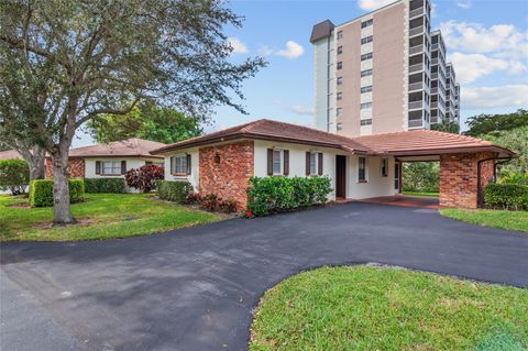 9089 Thunderbird Dr Coral Springs FL 33065