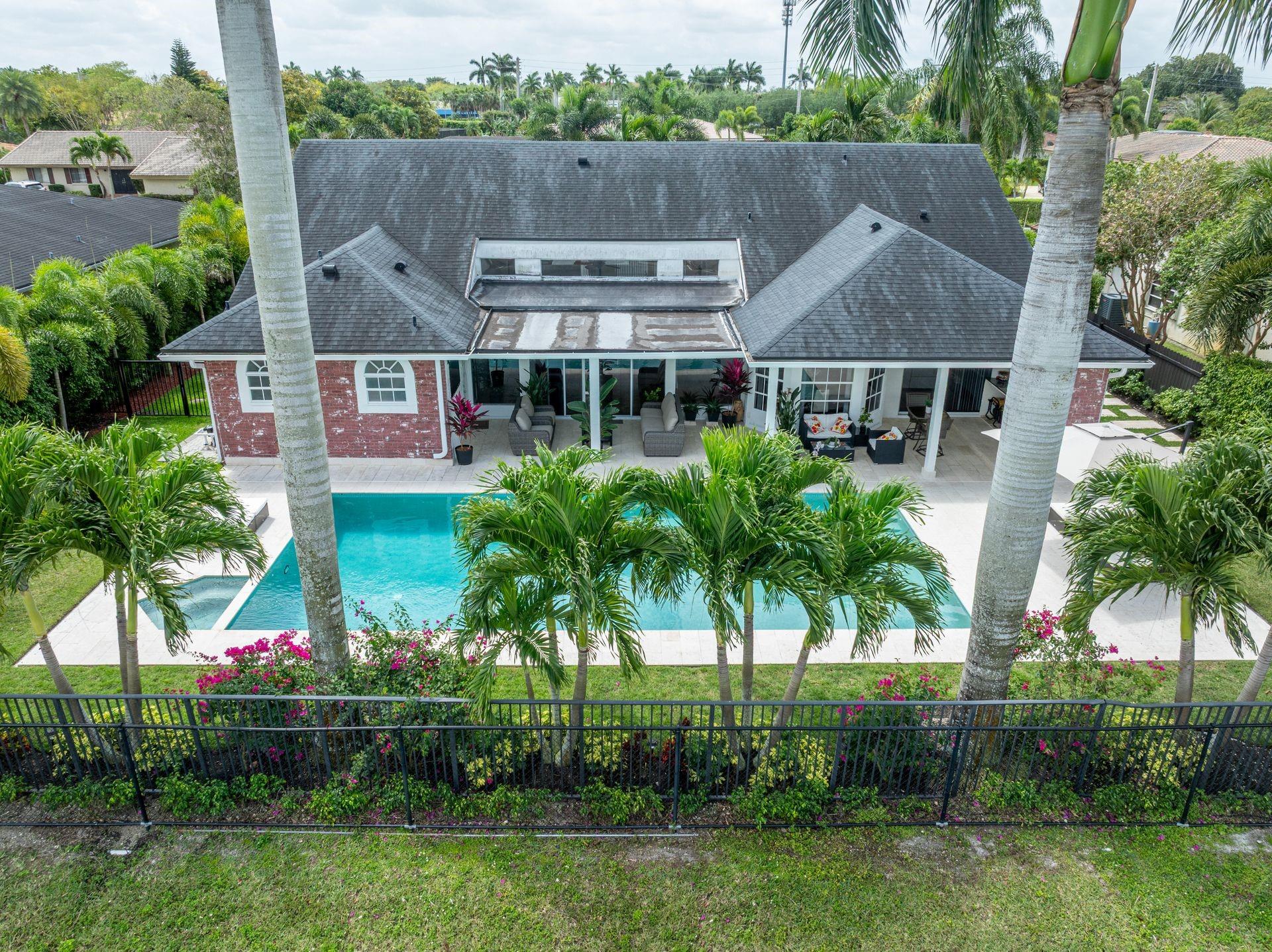 16633 Golfview Dr