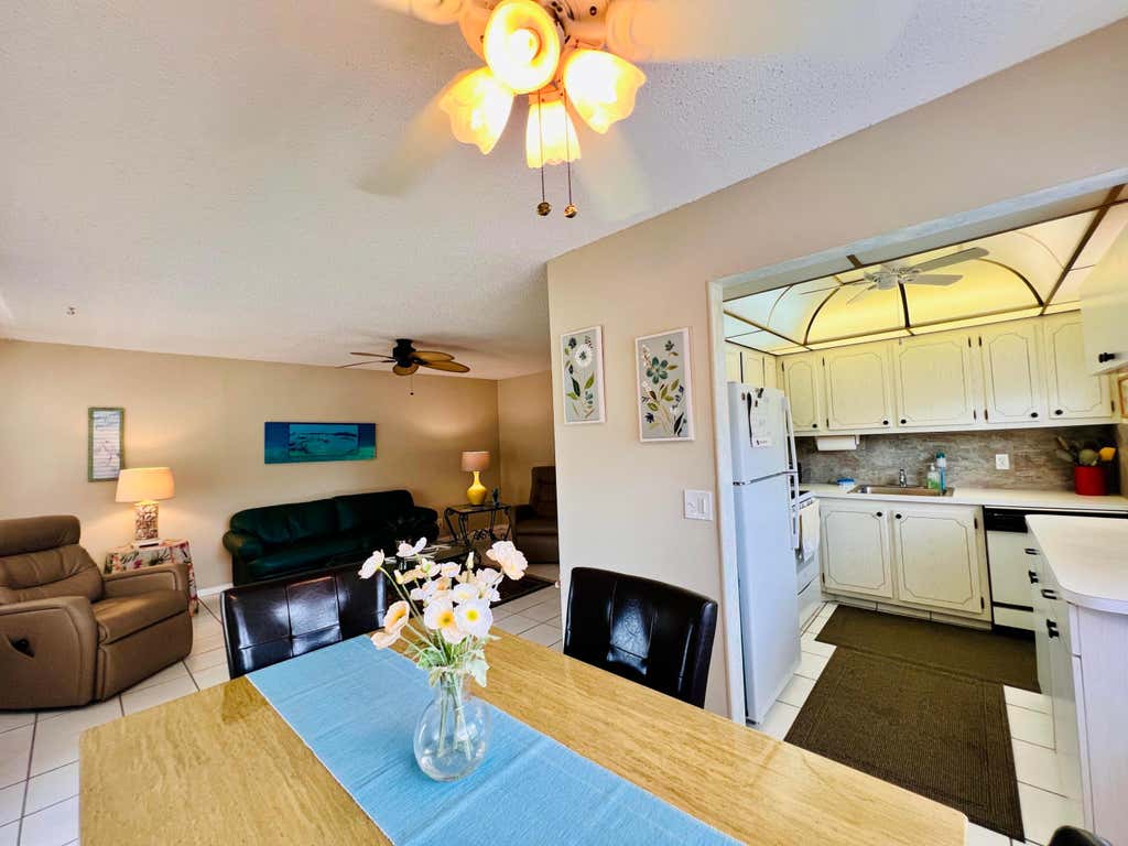 Photo of 437 Chatham U, West Palm Beach, FL 33417 (MLS # B26062140)