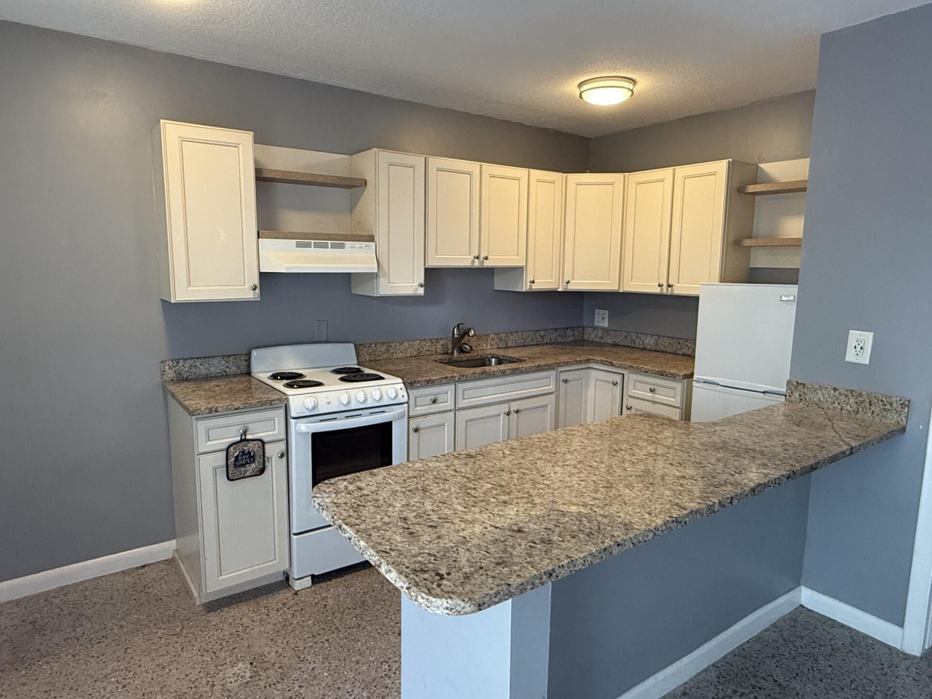 LAKE WORTH TOWN OF - Residential Lease