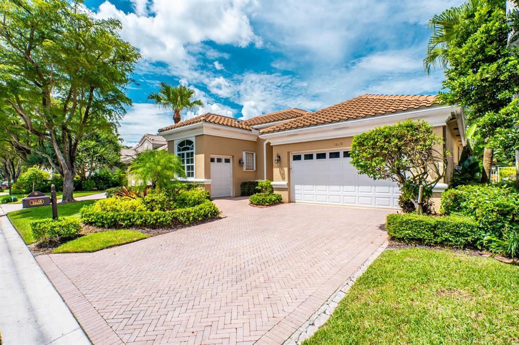Photo of 16119 Via Monteverde, Delray Beach, FL 33446 (MLS # R10888531)