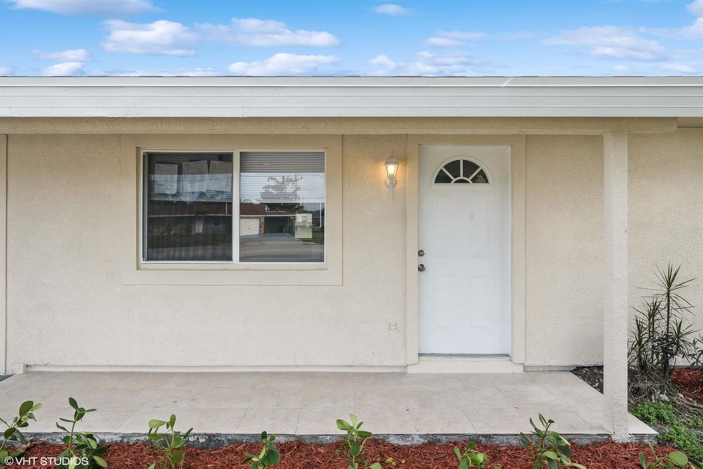 Photo of 762 SE Prima Vista Boulevard, Port Saint Lucie, FL 34952 (MLS # R10988228)