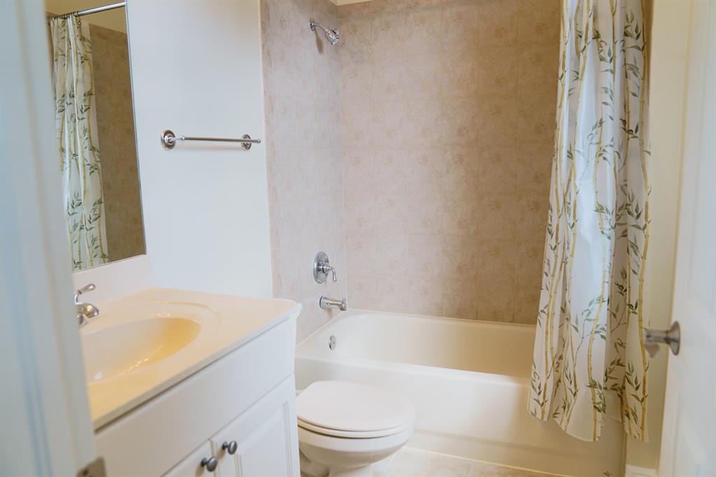 COURTYARDS OF LAKE WORTH - Residential Lease