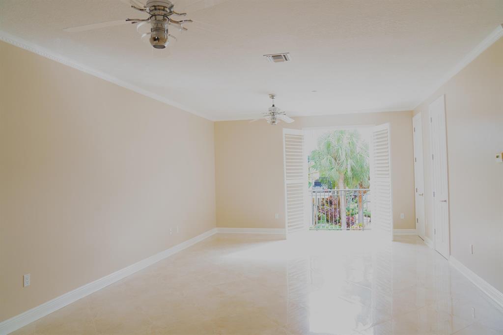 COURTYARDS OF LAKE WORTH - Residential Lease