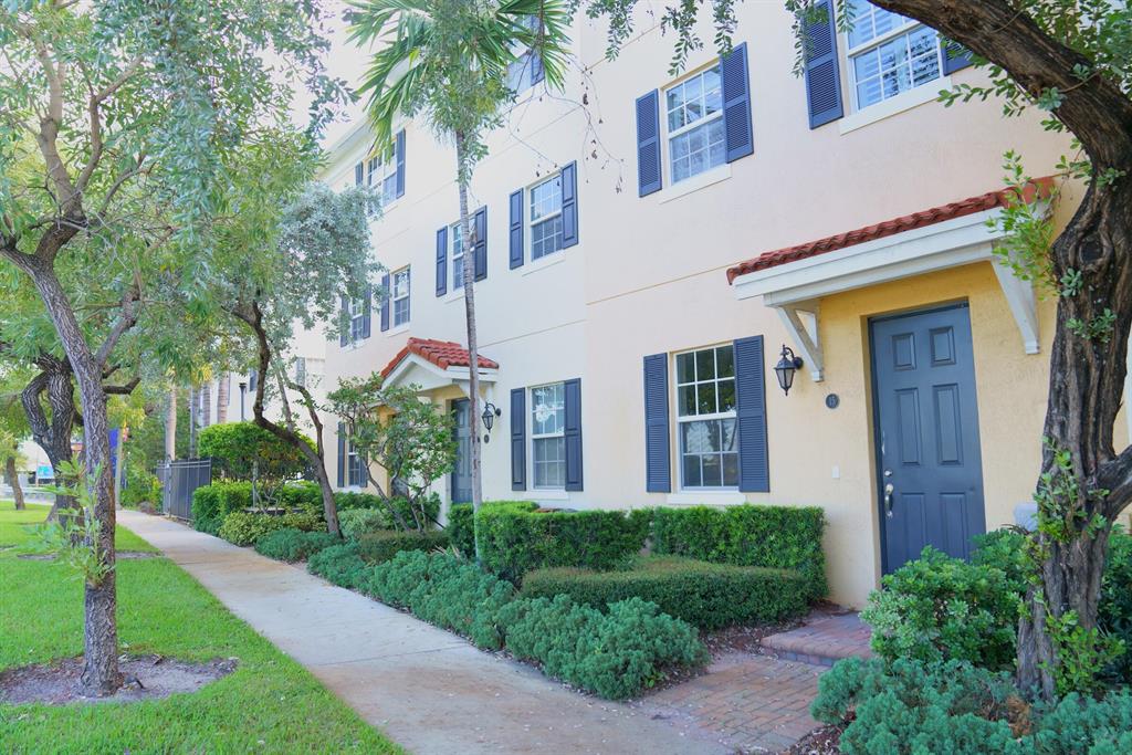 COURTYARDS OF LAKE WORTH - Residential Lease