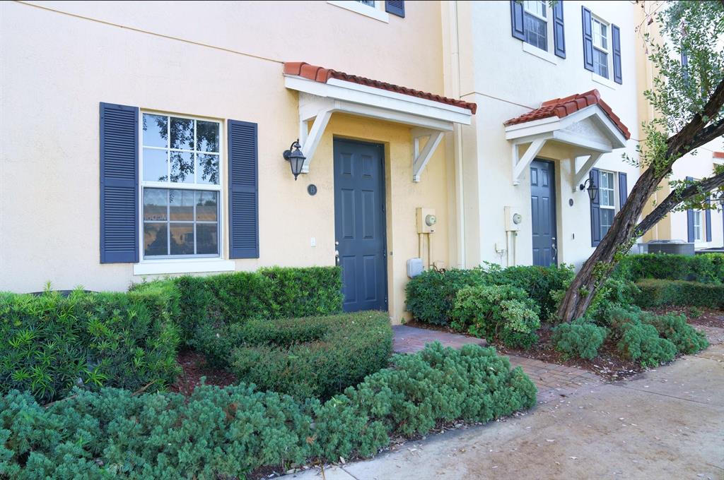 COURTYARDS OF LAKE WORTH - Residential Lease