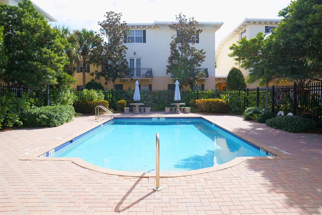 COURTYARDS OF LAKE WORTH - Residential Lease