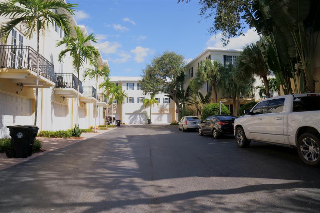 COURTYARDS OF LAKE WORTH - Residential Lease