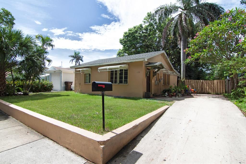 Photo of 420 48th Street, West Palm Beach, FL 33407 (MLS # R10735212)