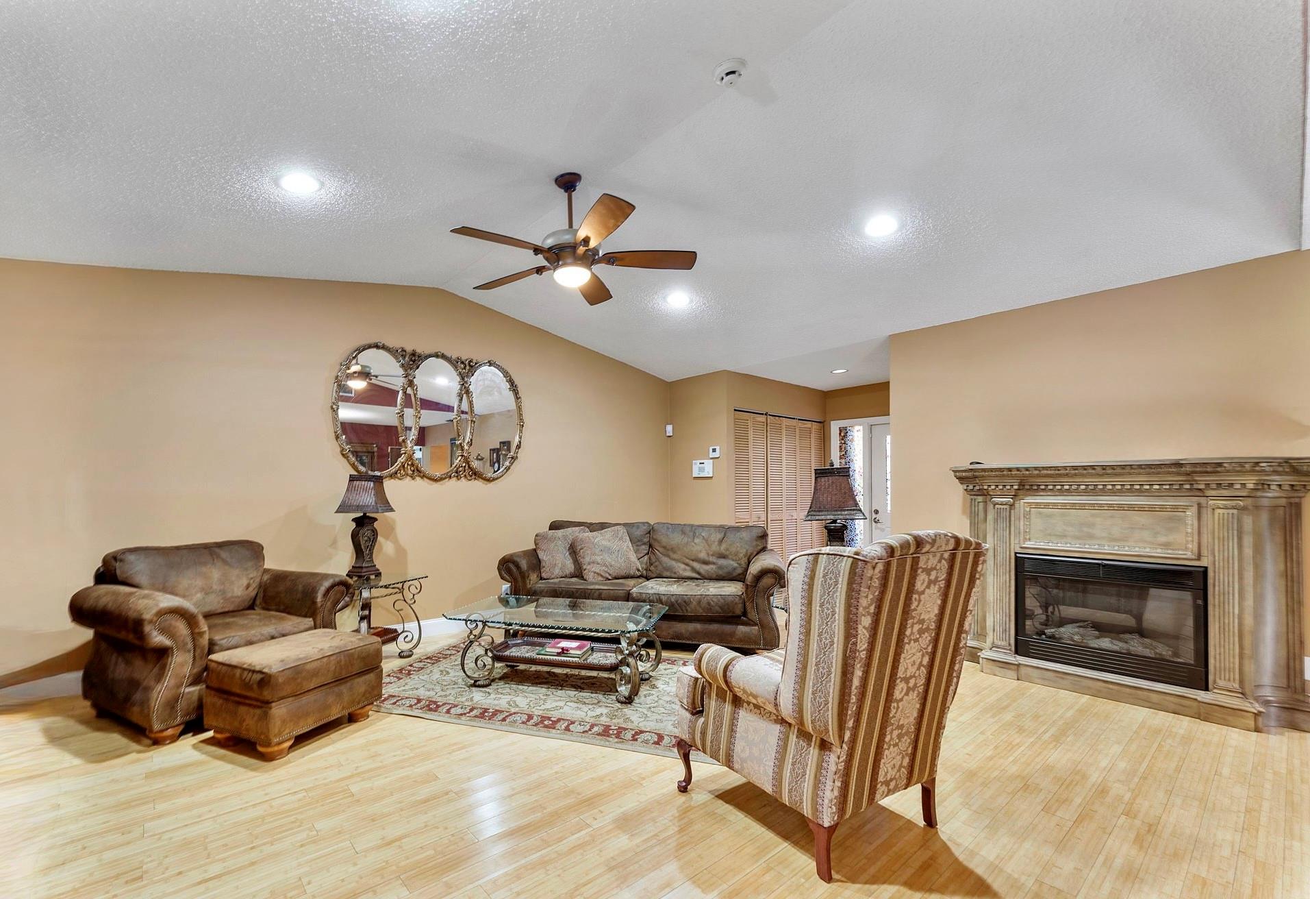 4289 Acacia Cir