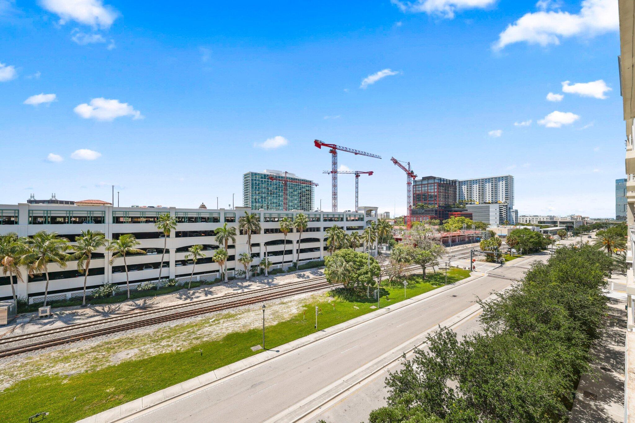 CITY PALMS CONDO - Residential