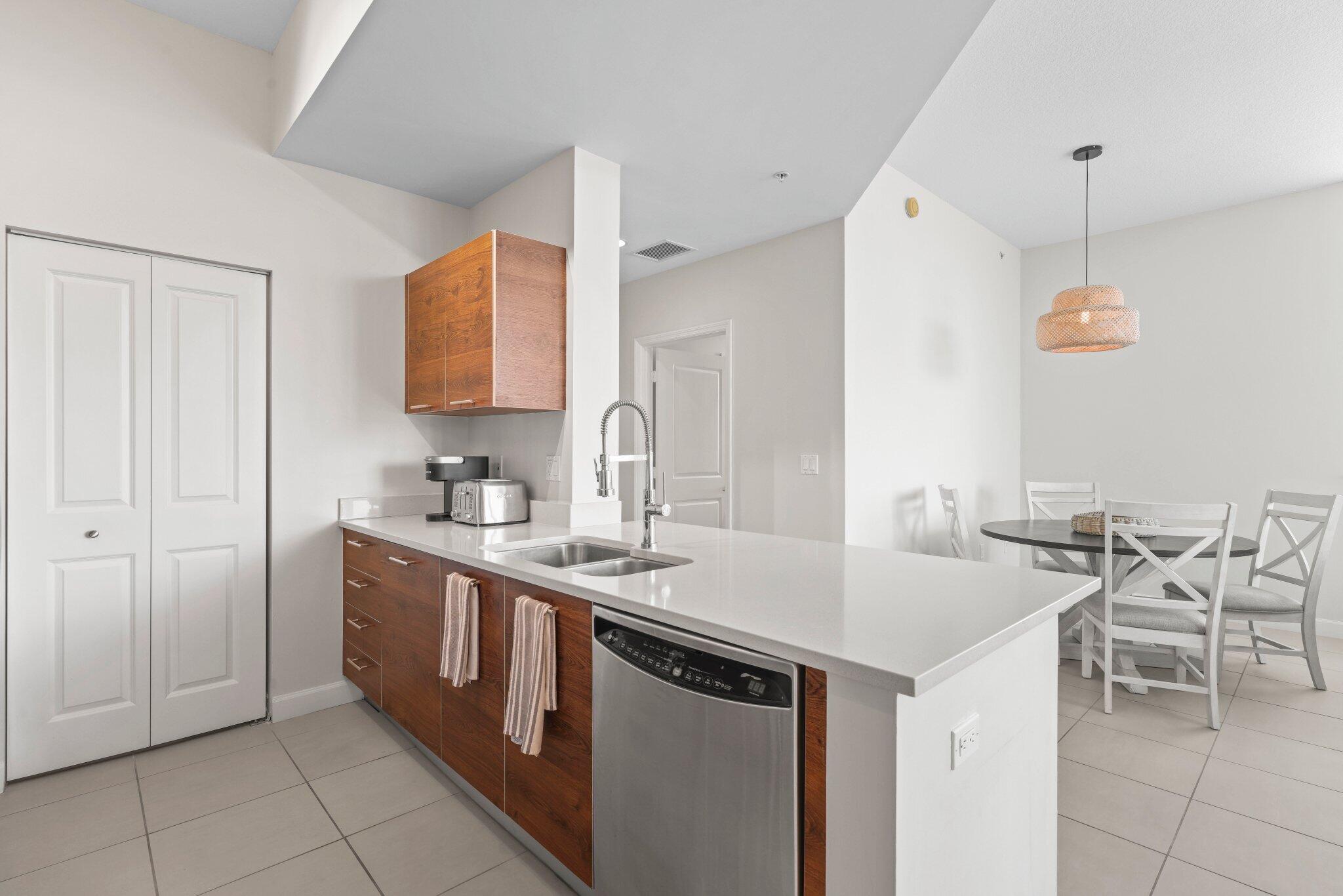 CITY PALMS CONDO - Residential