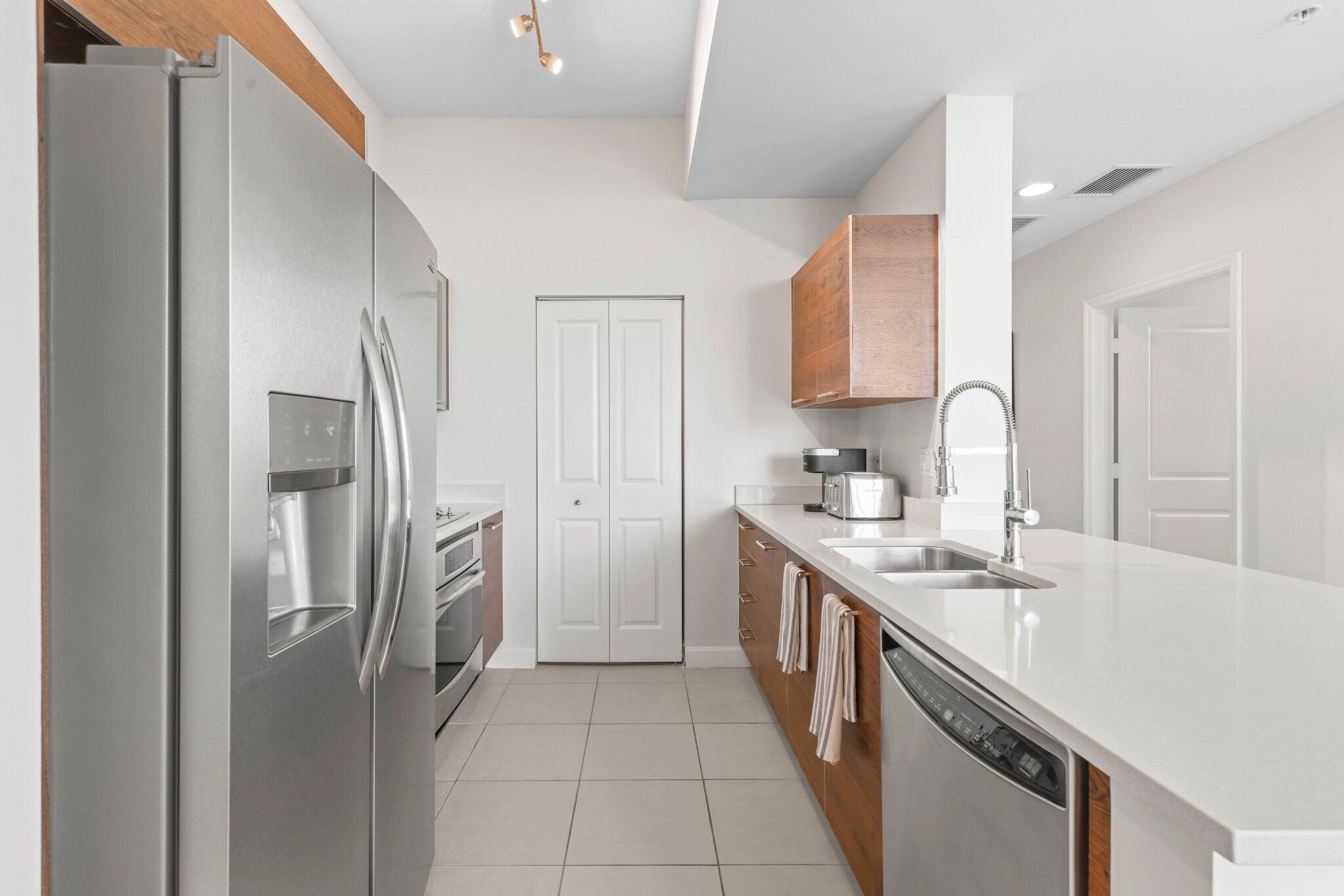 CITY PALMS CONDO - Residential